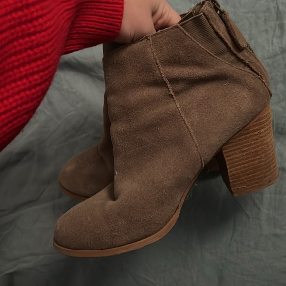 Urban Outfitters Heeled Booties - Picture 3 of 5
